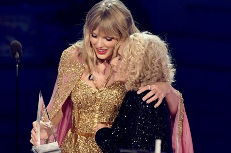 Carole King and Taylor Swift after King presented Swift with the AMA Artist of the Decade at the 2019 AMA Awards