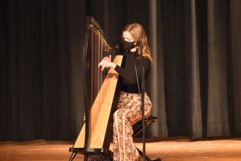 Julia Norton ‘21 performs for the Mount’s Charity Day by playing a medley on the harp.