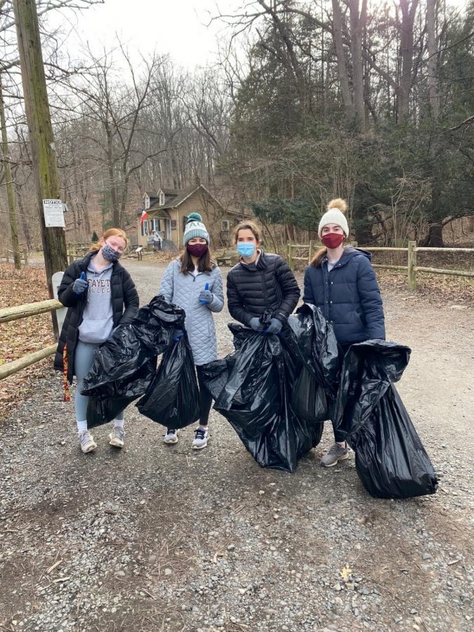 Olivia+Forti%2C+Cece+Funchion%2C+Elizabeth+Dolich%2C+Kate+Kelly+and+Campbell+Donovan+went+on+a+beautiful+sunny+morning+during+winter+break+to+collect+trash+around+the+trails+near+Forbidden+Drive+and+in+the+park+grounds+near+the+surrounding+roads.+%0A