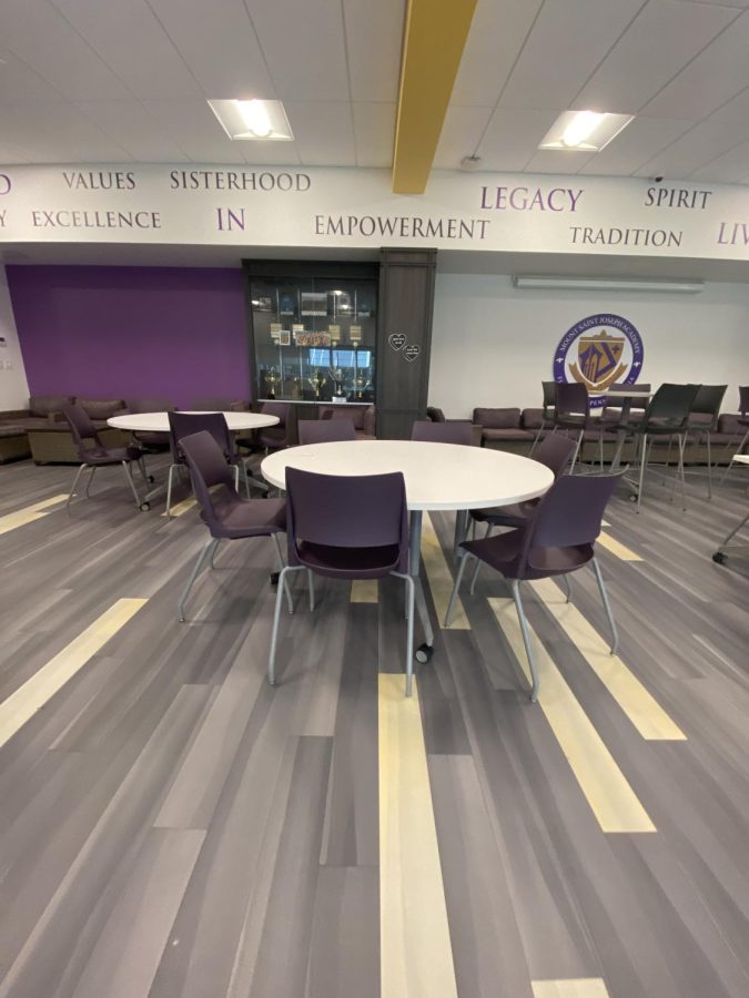 New lunch table located in Fontbonne. 