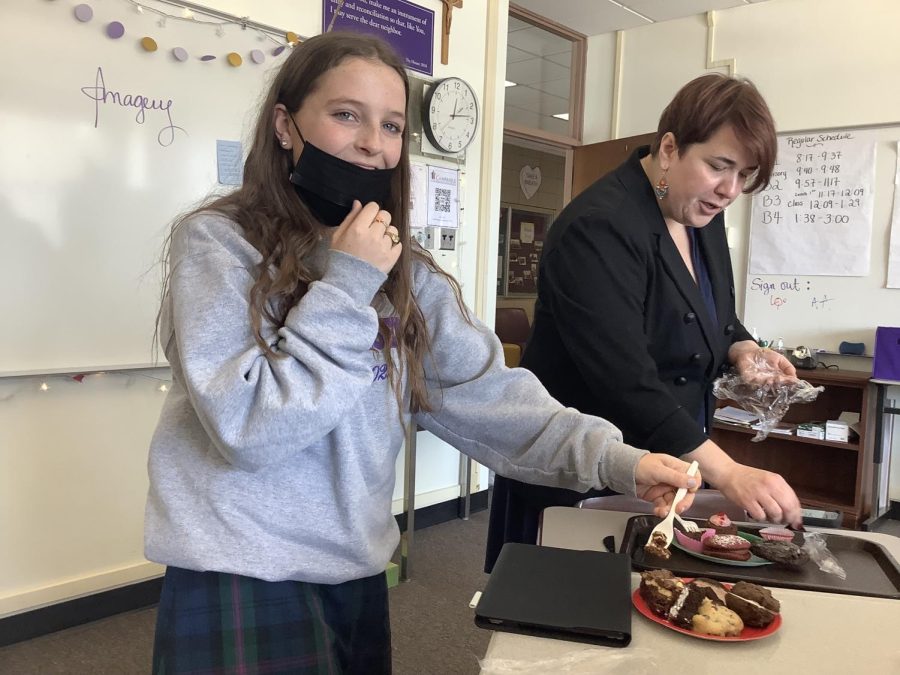 Natalie Fiorella ‘22 is trying the cheesecake brownie from the red table