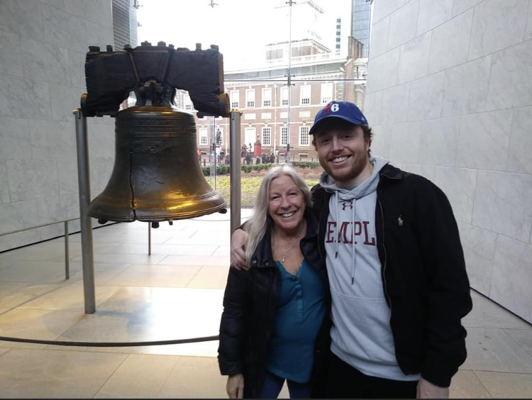 Mr.+Dougherty+with+his+mom+at+the+Liberty+Bell+in+Philadelphia.