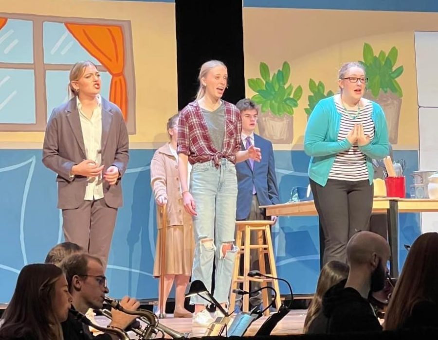 From left: Maddie Etkin ‘23 as Katherine, Sarah Klunk ‘24 as Ellie, and Kate Tannenbaum ‘24 as Torrey. The show was a great success and many Mounties gave great reviews.