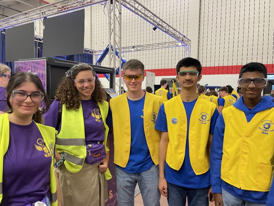Gianna Scotto ‘24; Isabella Copper ‘25; Members of team 1640 have a wonderful conversation with the 1640 Sab-BOT-ages who seek information on teams. 