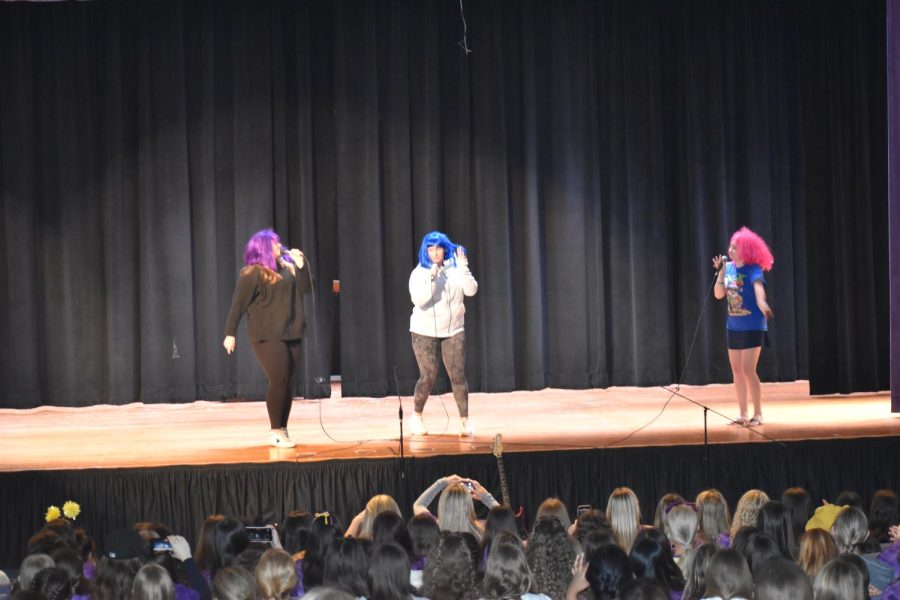 President Annie Shields ‘23, Quinn Shields ‘24 and Maddi Allen ‘23 preform an exciting rendition of “Treasure” by Bruno Mars during Charity Day 2023.