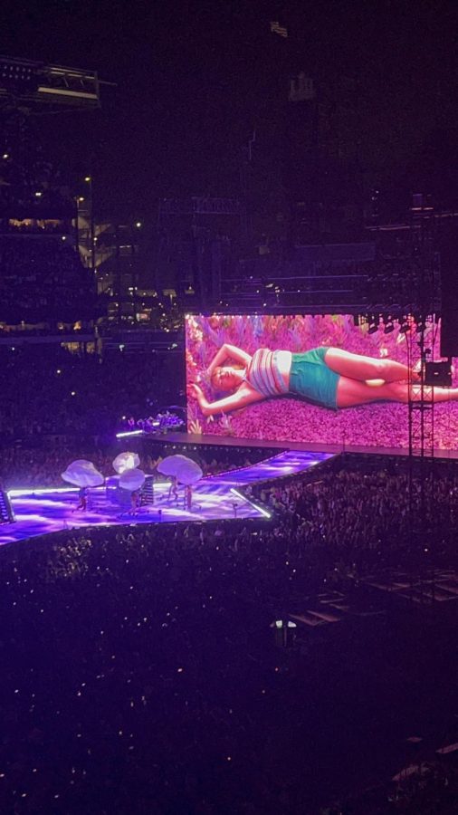 Taylor sings "Lavendar Haze" from "Midnights" a song about Laith Ashley.