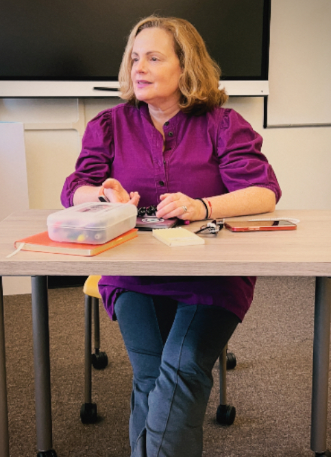 Sra. Annie Hoffman shows off her perfume in the “advice for smelling nice” section.