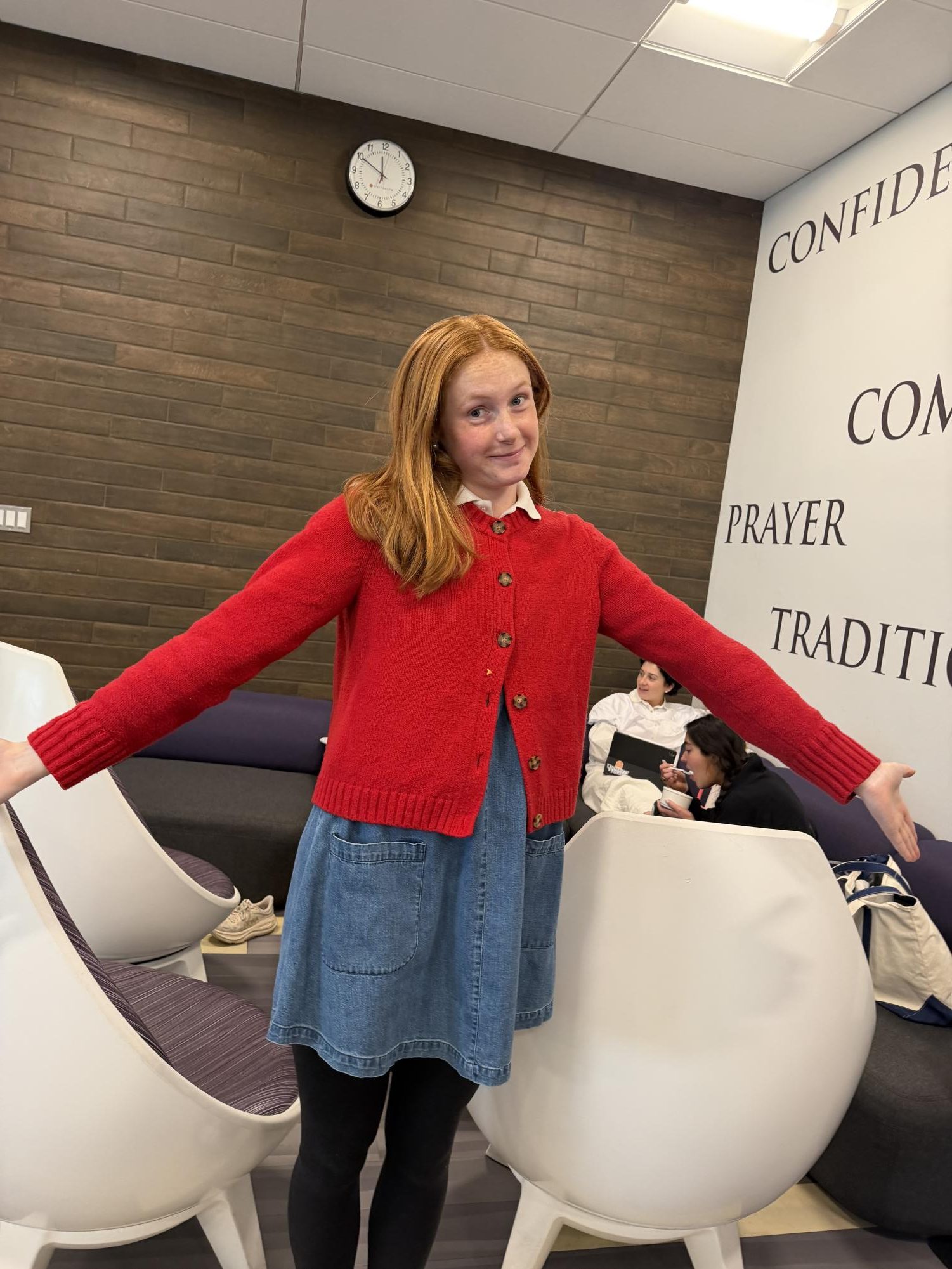“Annie is my icon because she’s a fearless readhead”, Emily Holmes ‘26 said. 